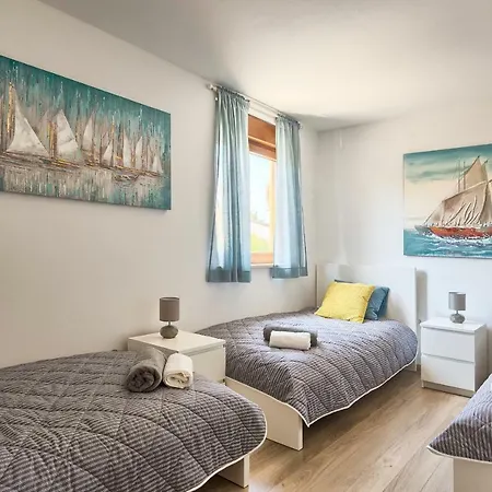 Apartment Peninsula