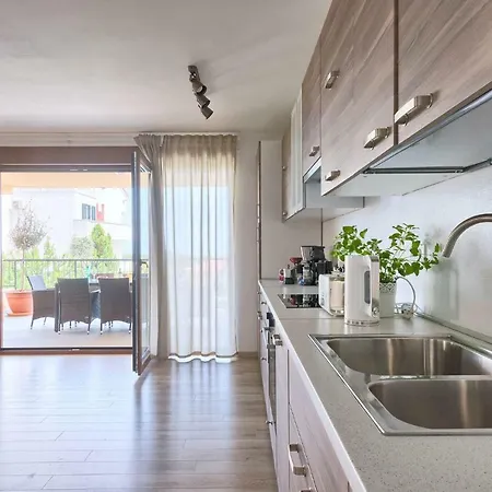 Apartment Peninsula